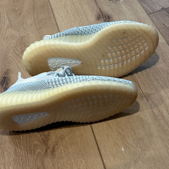 Adidas Yeezy Boost 350 V2
Cloud White (No box) - Picture 3 of 6